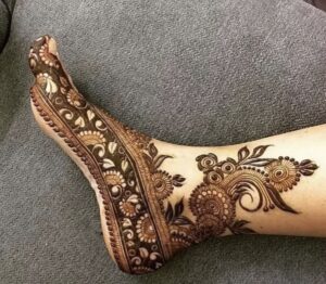 Latest Simple Mehndi Designs For Feet